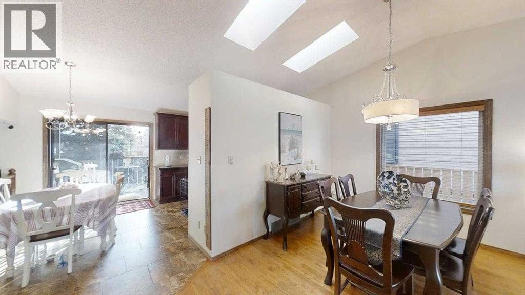 42 Ridgewood Boulevard W photo 4