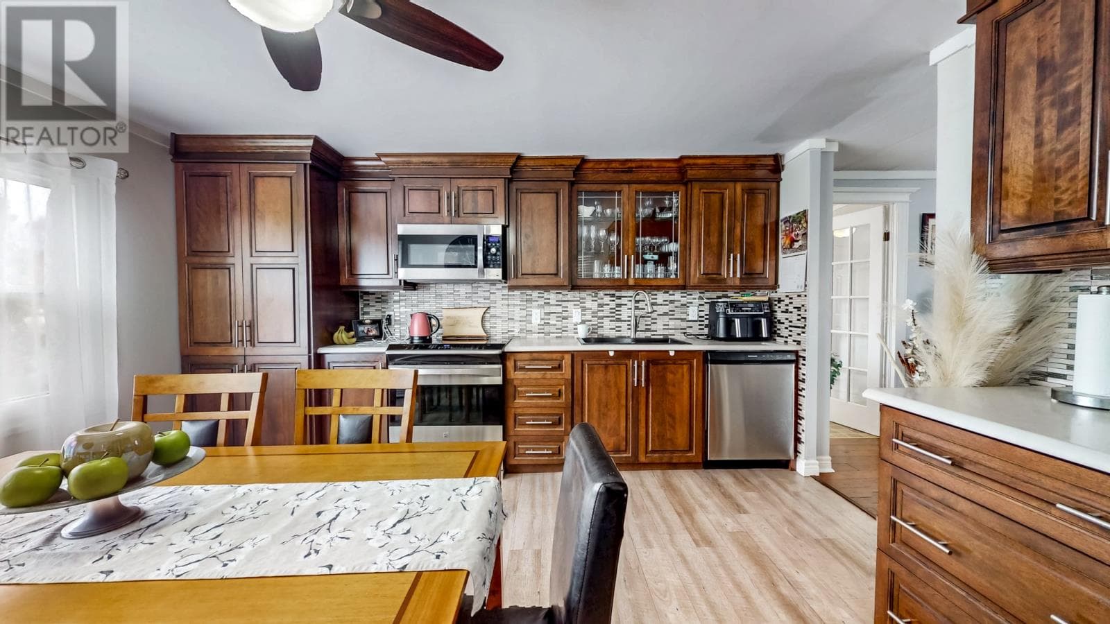 12 Pinegrove Drive photo 5