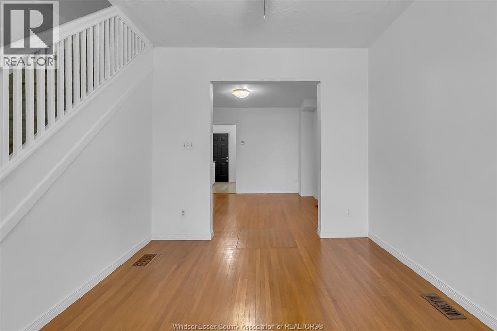 1448 WYANDOTTE STREET West photo 5