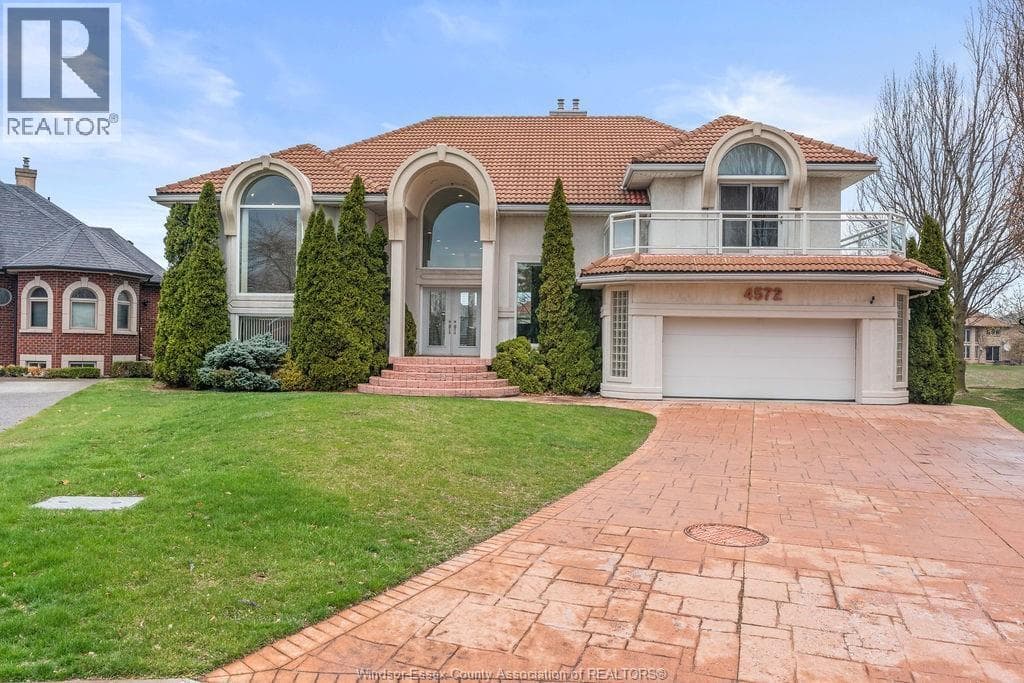4572 LAKE GRANDE COURT photo 2