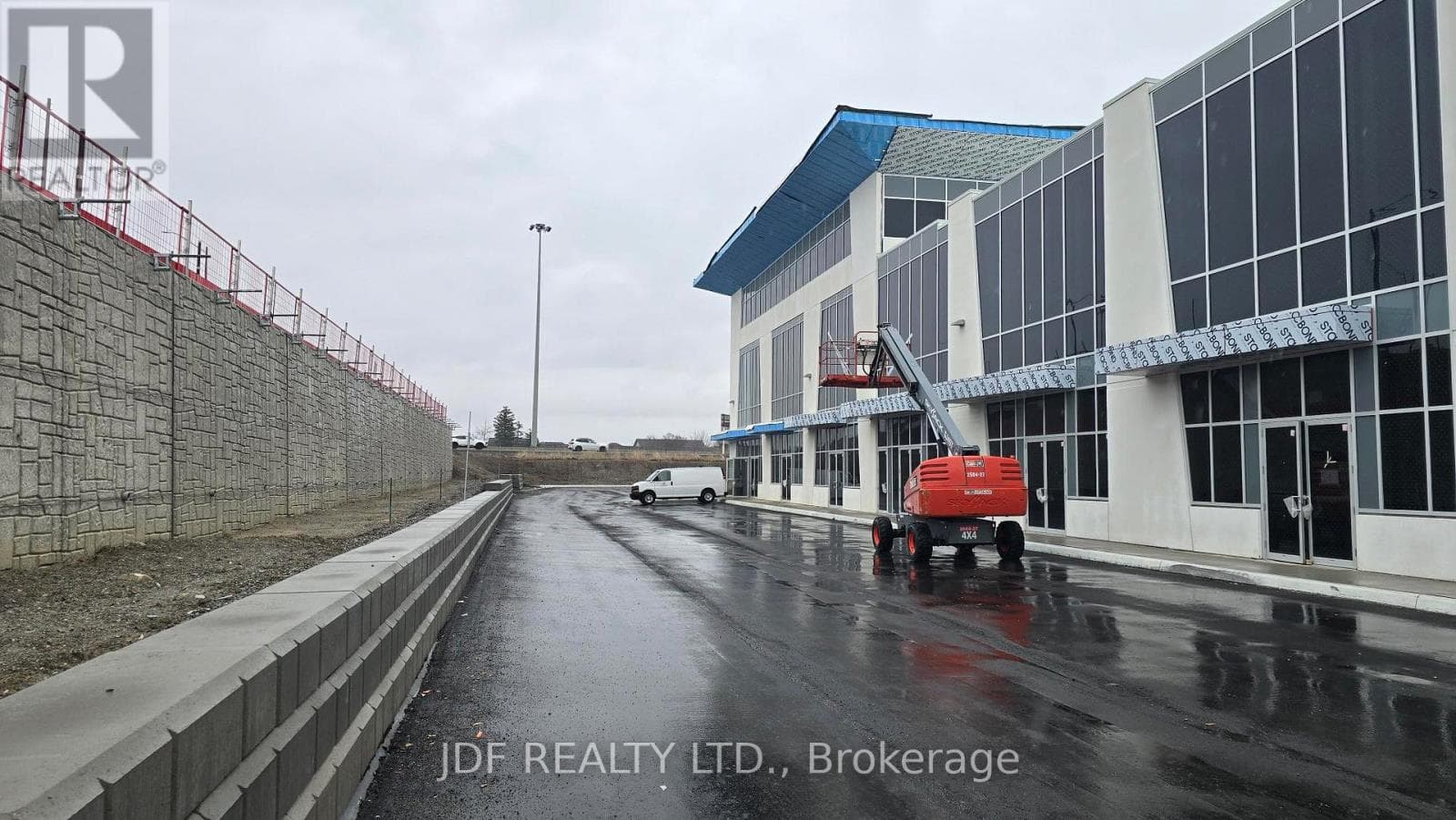 4 - 435 CITYVIEW BOULEVARD photo 4