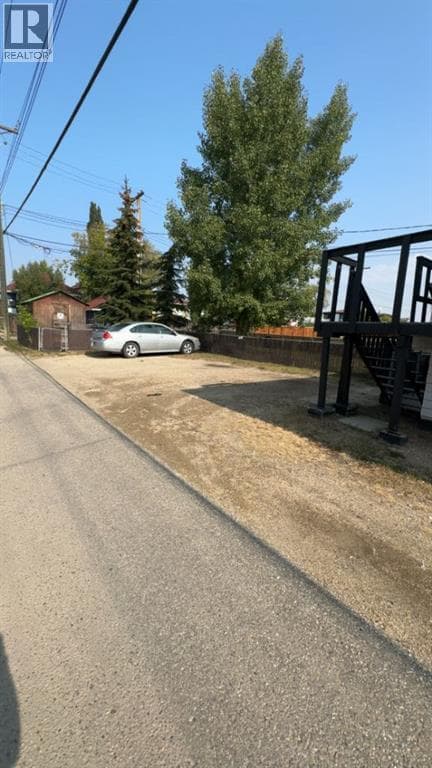10132 102 Avenue photo 3