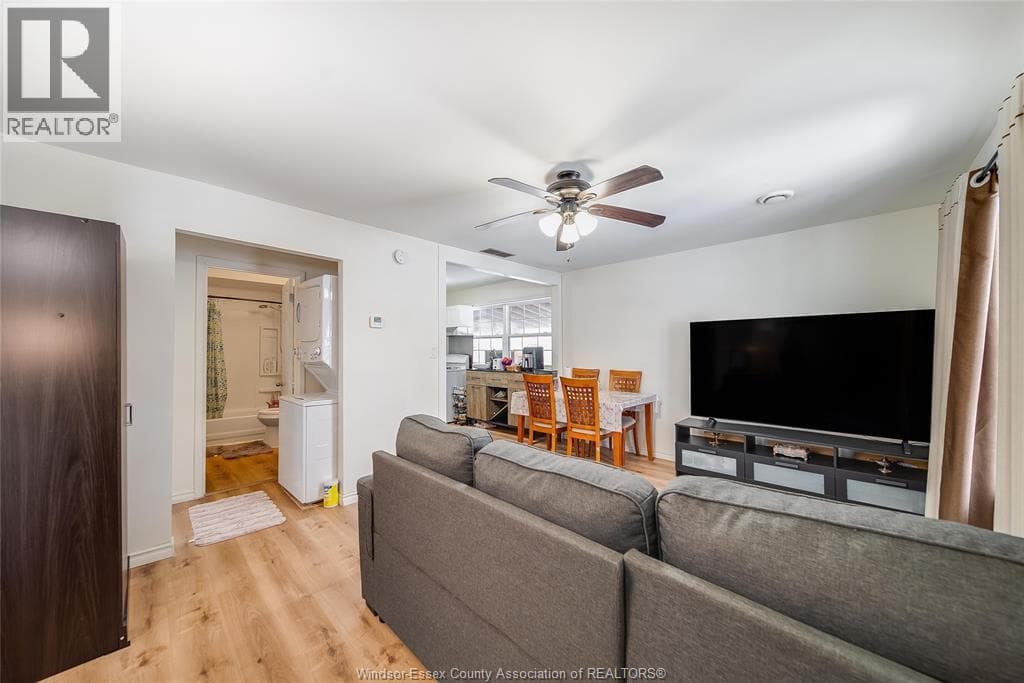 3567 KING STREET photo 4