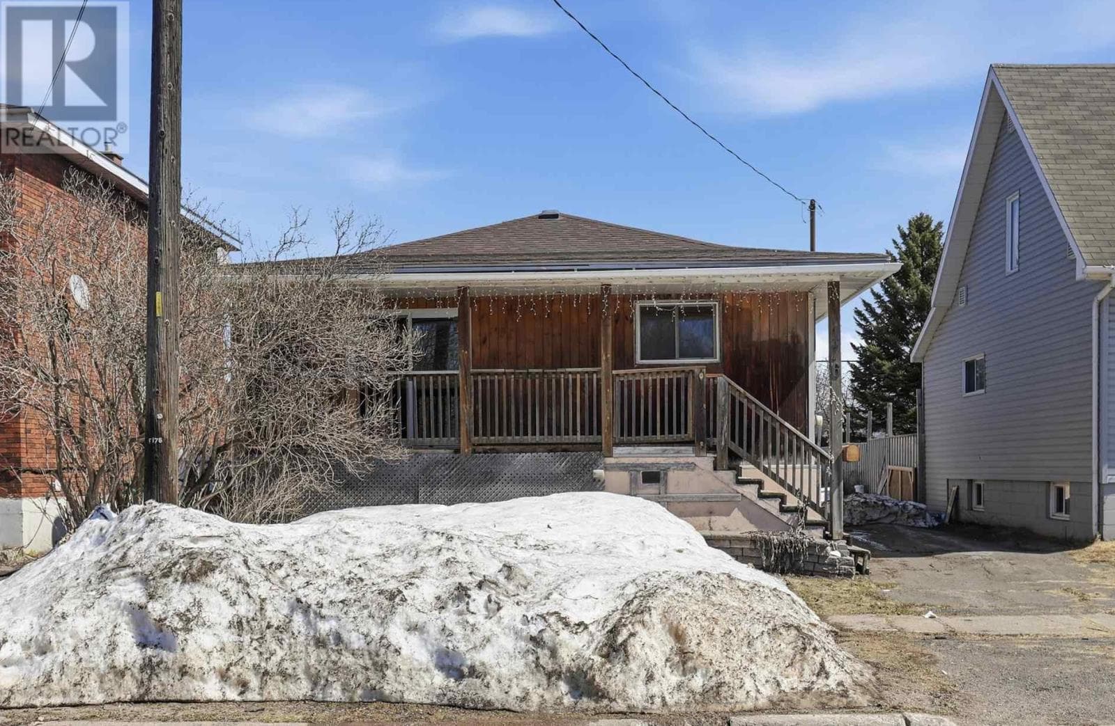 176 Glasgow AVE photo 2