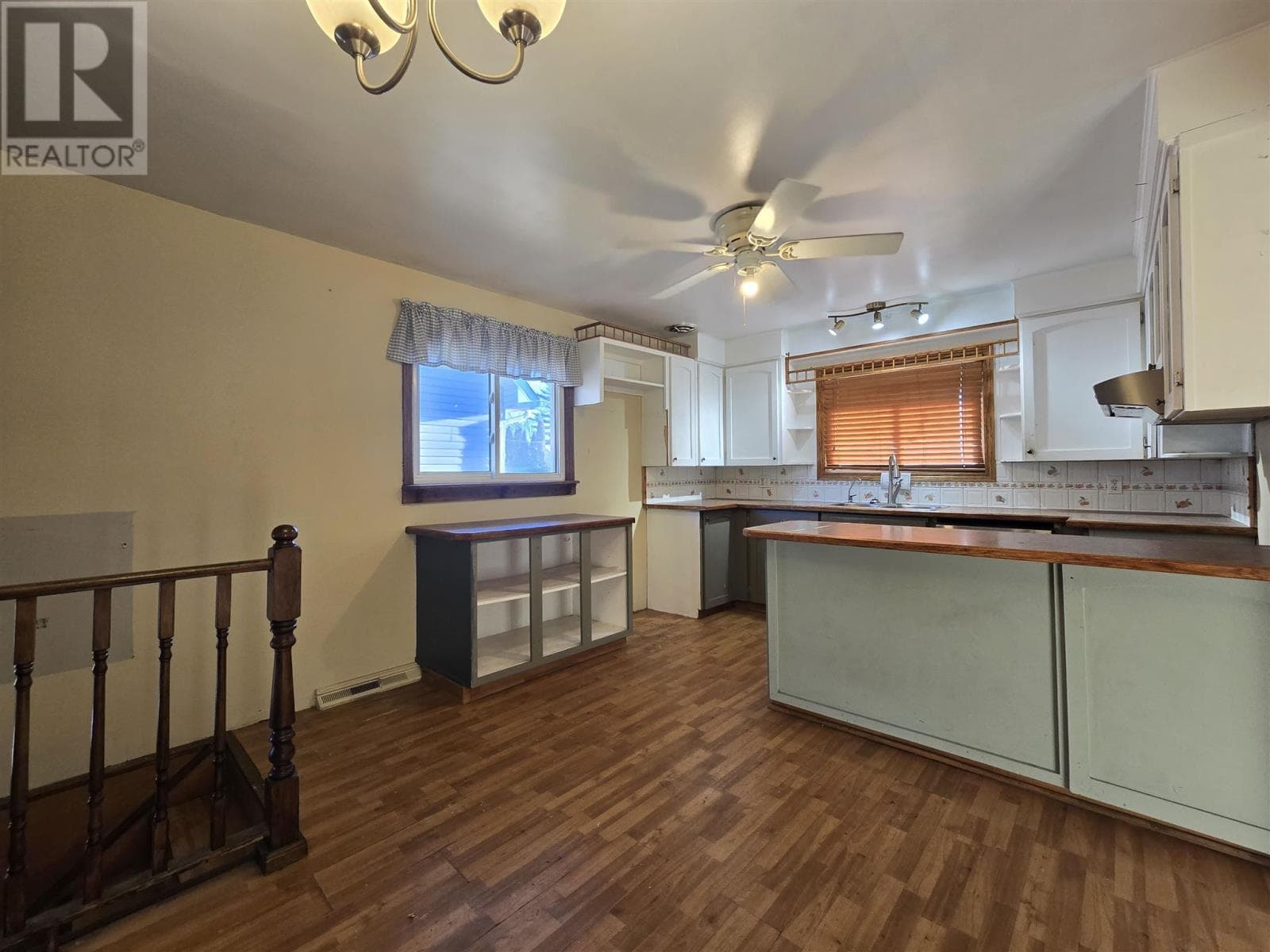 176 Glasgow AVE photo 4
