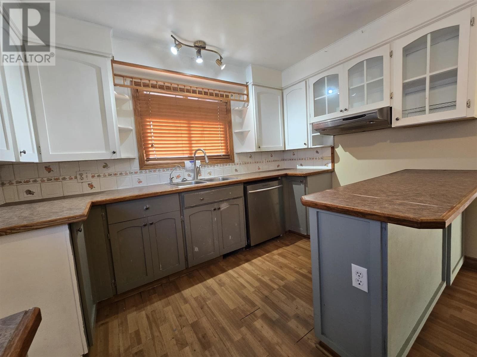 176 Glasgow AVE photo 5