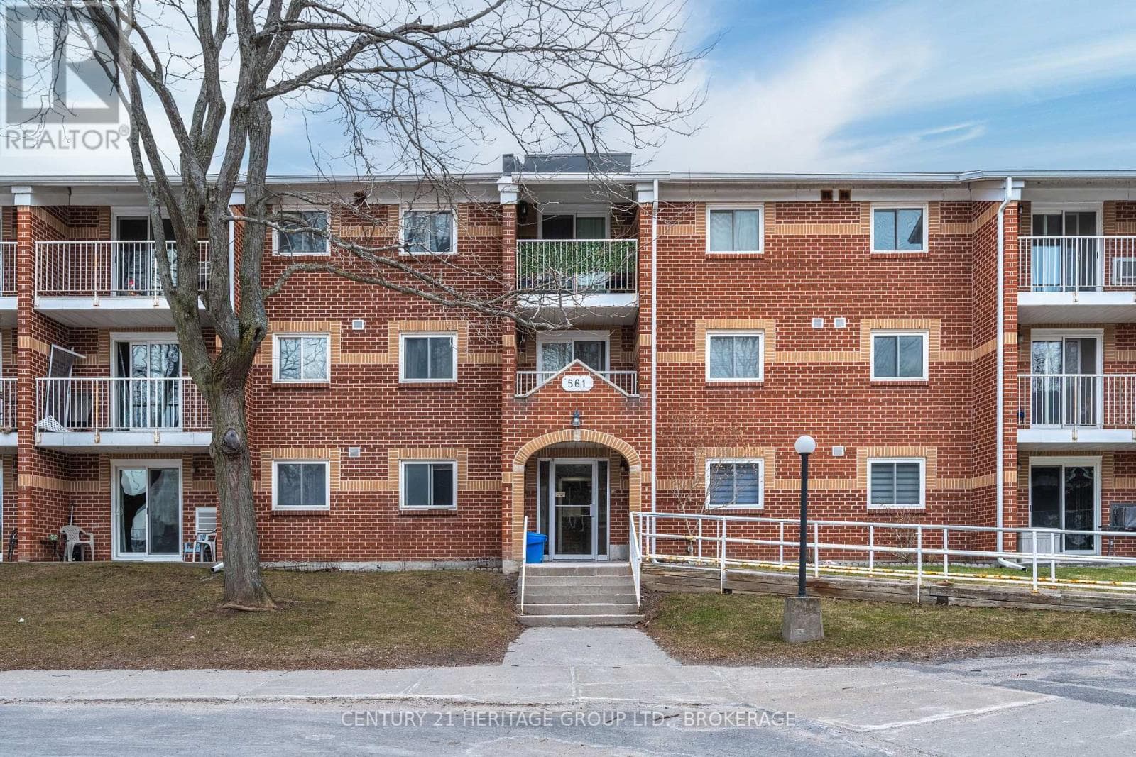 3 bed 2 bath single family at 202 - 561 ARMSTRONG ROAD — $325,000