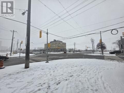 302 - 2100 FINCH AVENUE W photo 2