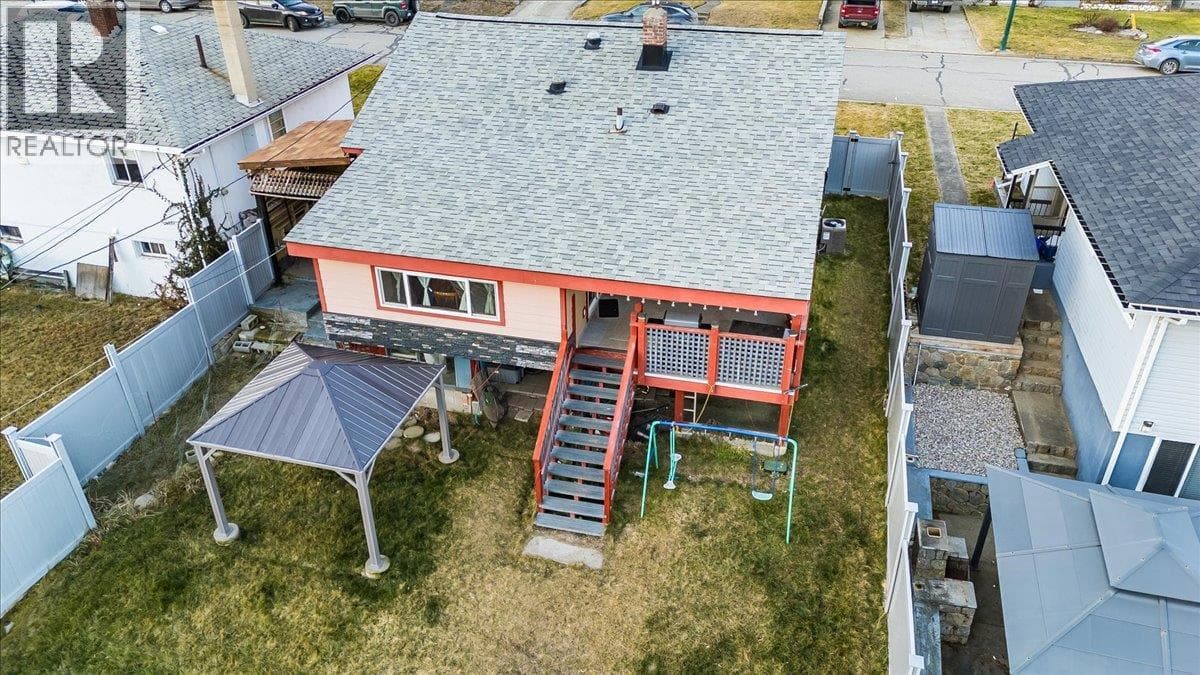3330 Dahlia Crescent photo 5