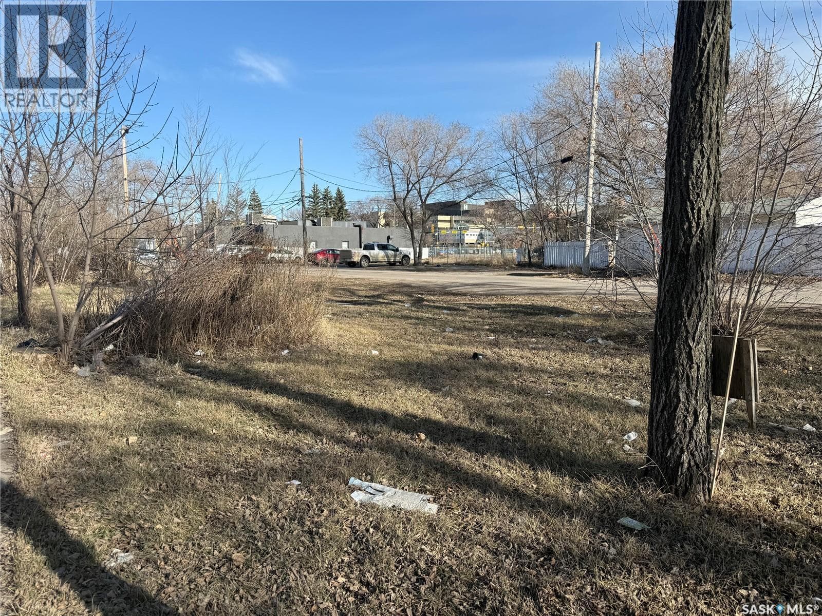 1455 Edward STREET photo 2