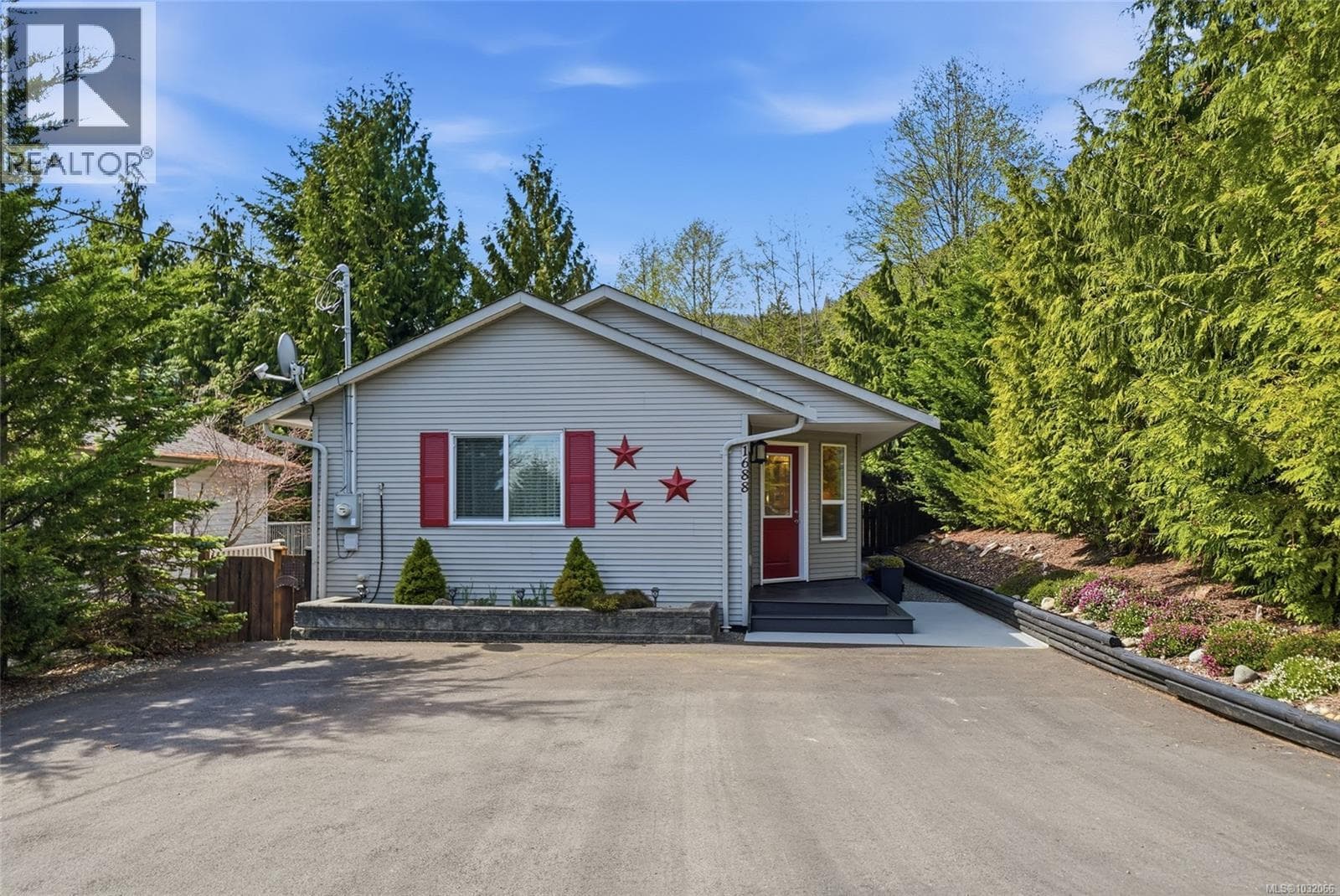 3 bed 3 bath single family at 1688 Lailah's Loop — $549,000
