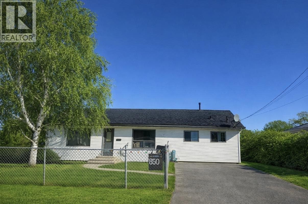 3 bed 2 bath single family at 8508 98 AVENUE — $211,000