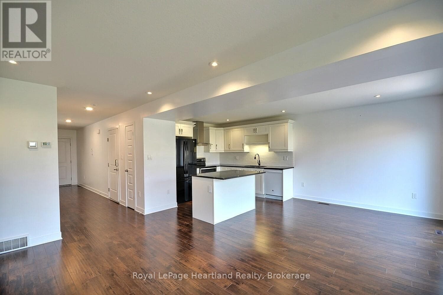 371 BEECH STREET photo 2