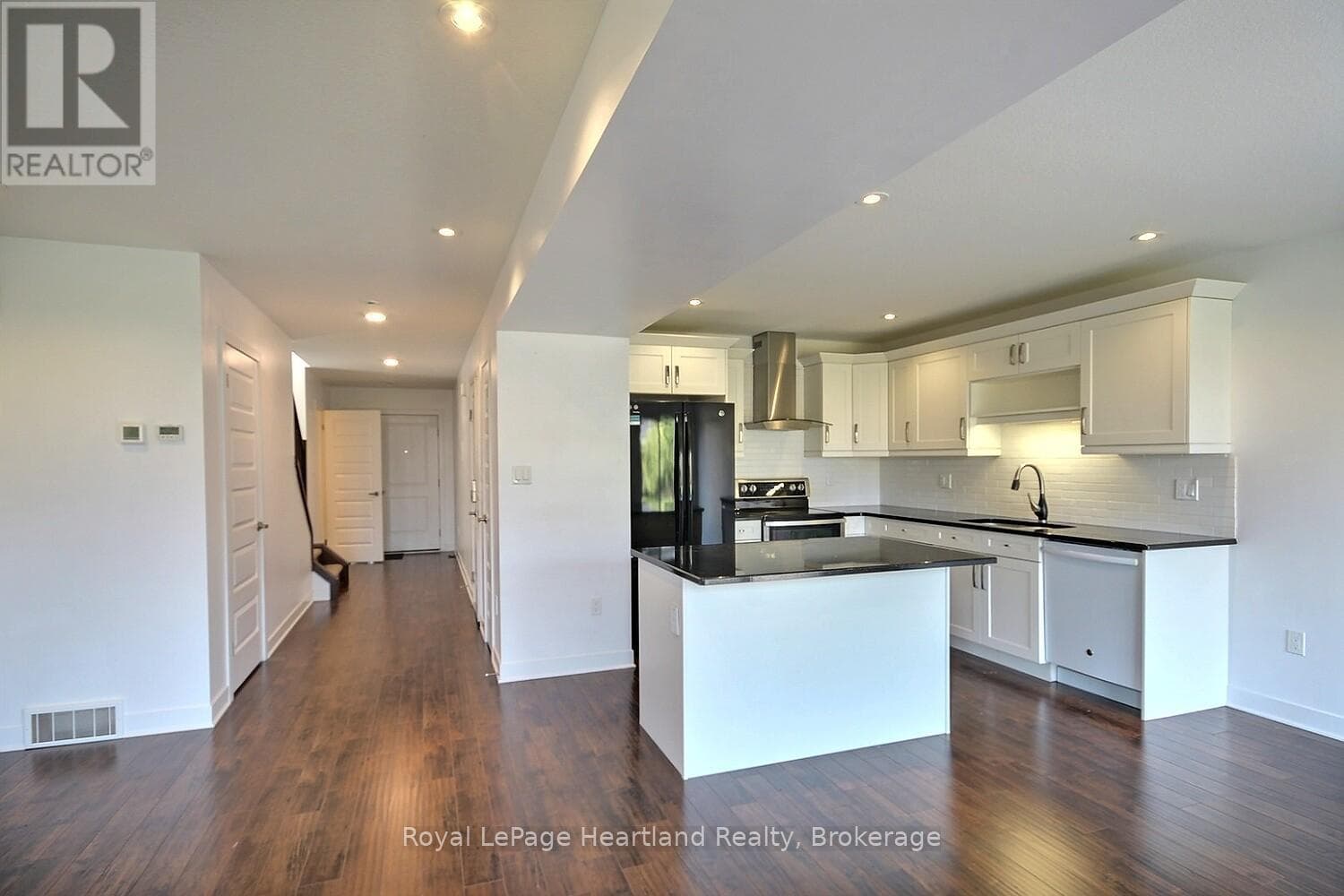 371 BEECH STREET photo 3