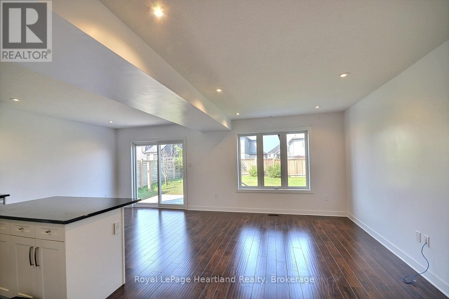 371 BEECH STREET photo 5