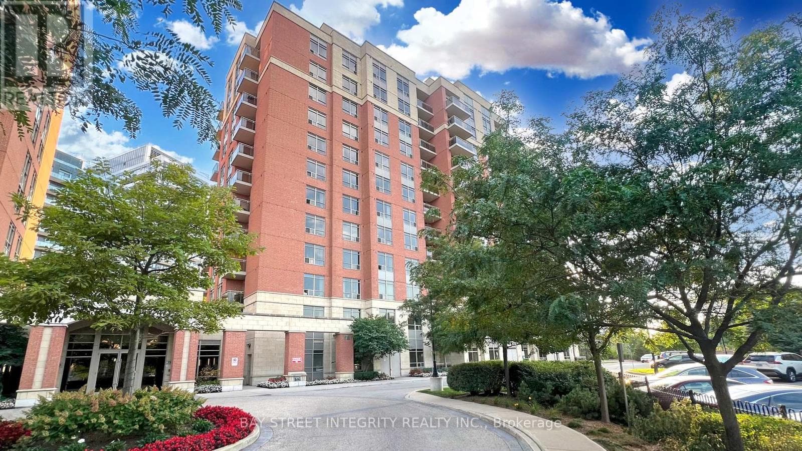1 bed 1 bath single family at PH01 - 75 KING WILLIAM CRESCENT — $498,000