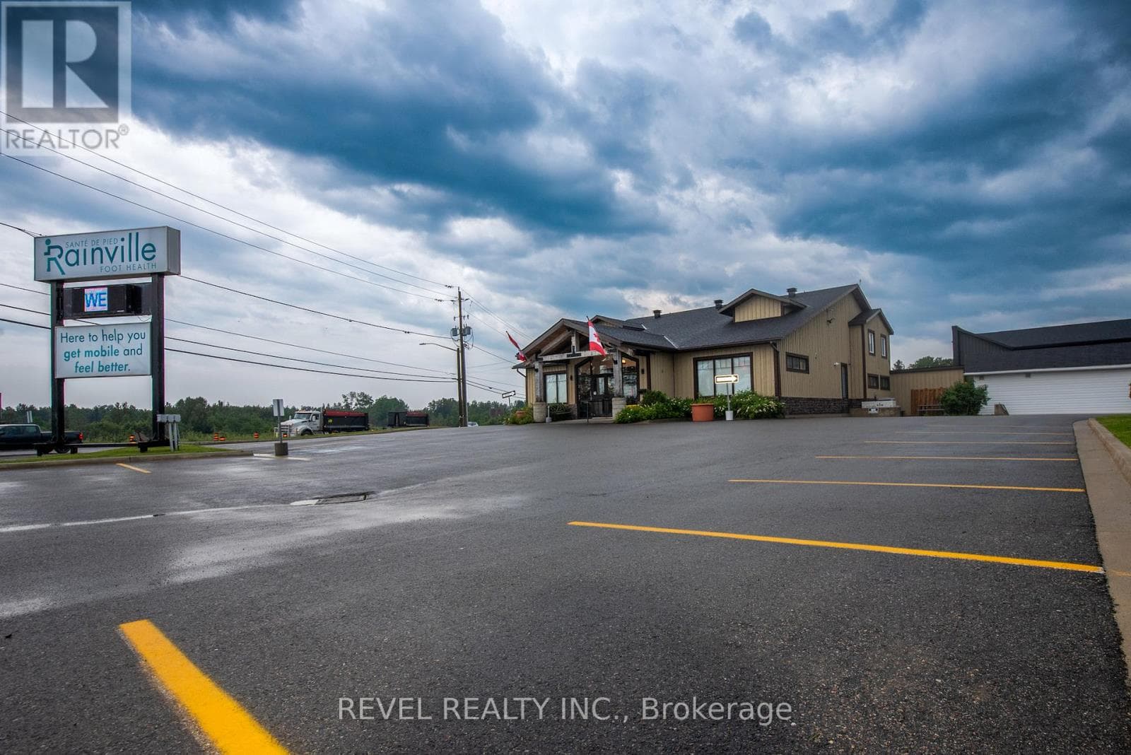 1086 RIVERSIDE DRIVE photo 4