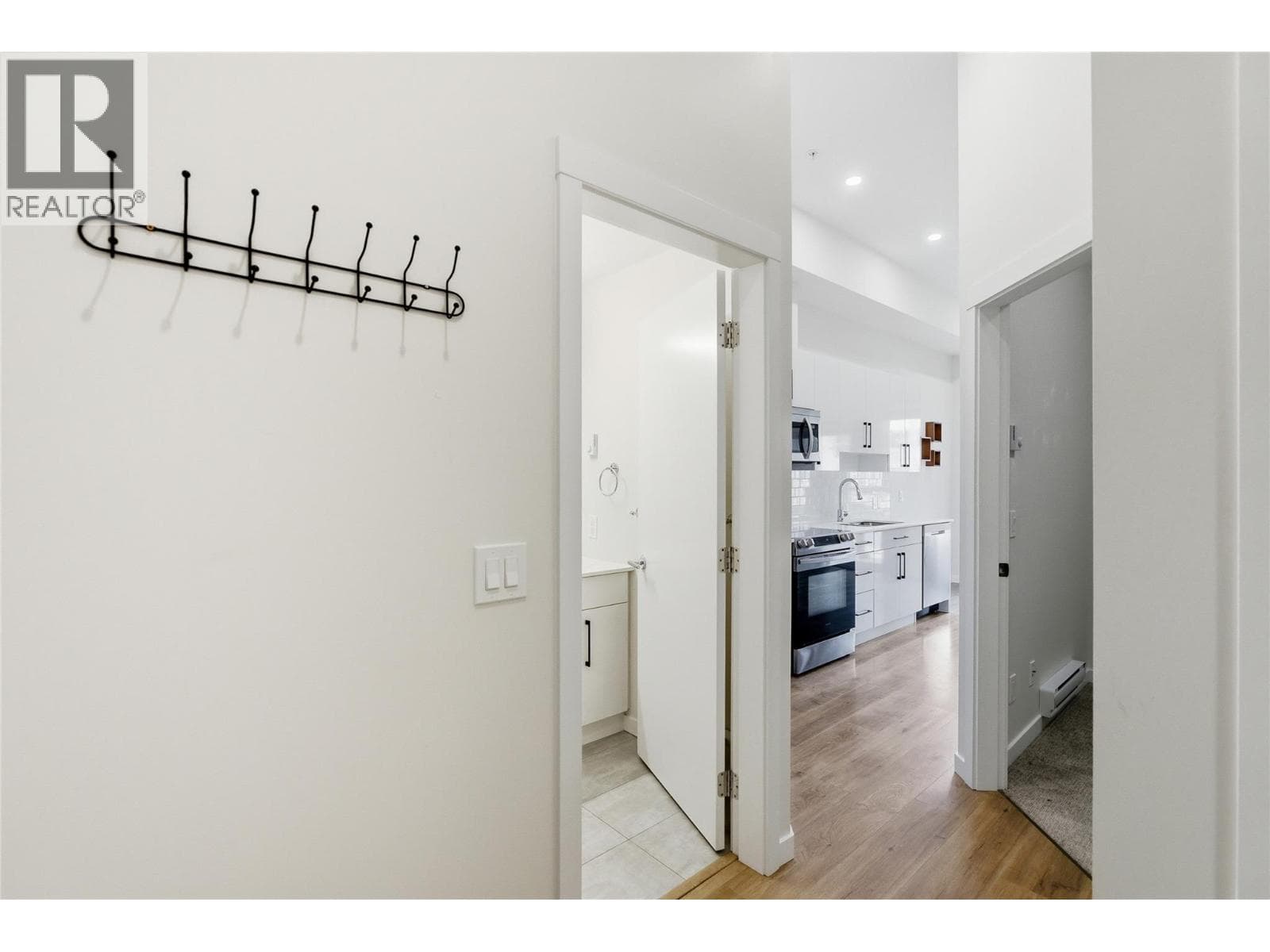1880 HUGH ALLAN Drive Unit# 114 photo 4