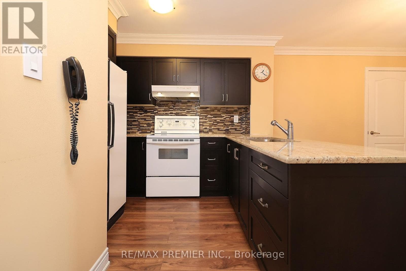 405 - 2772 KEELE STREET photo 5