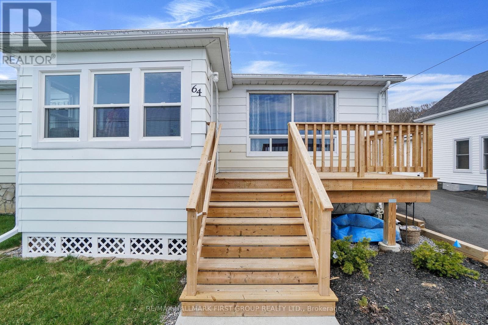 64 ALEXANDER STREET photo 2