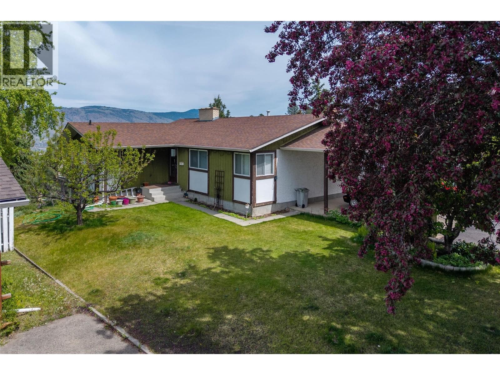 178 WADDINGTON Drive photo 4