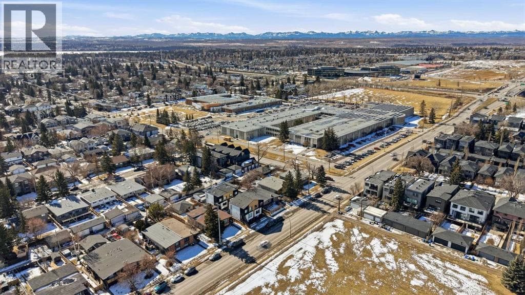2135, 2139, 2143 50 Avenue SW photo 4
