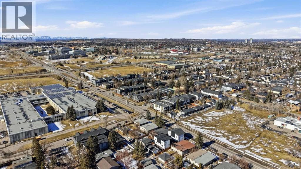 2135, 2139, 2143 50 Avenue SW photo 5