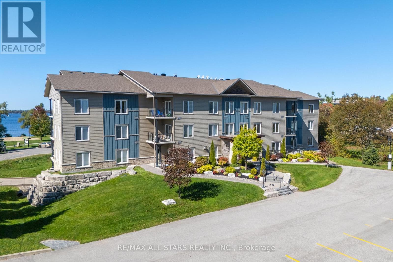 1 bed 2 bath single family at 104 - 94 FRANCIS STREET W — $479,000