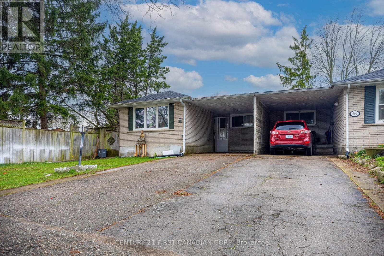 692 SEVILLA PARK PLACE photo 2