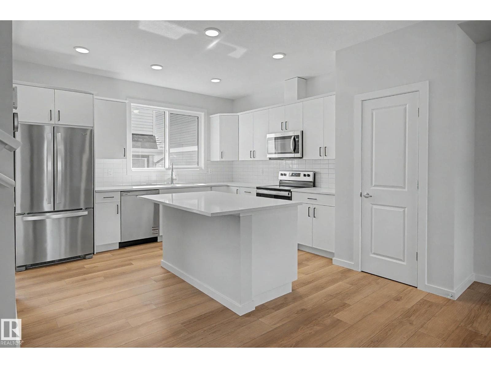 6 bed 5 bath single family at 21203 25 AV NW — $779,900
