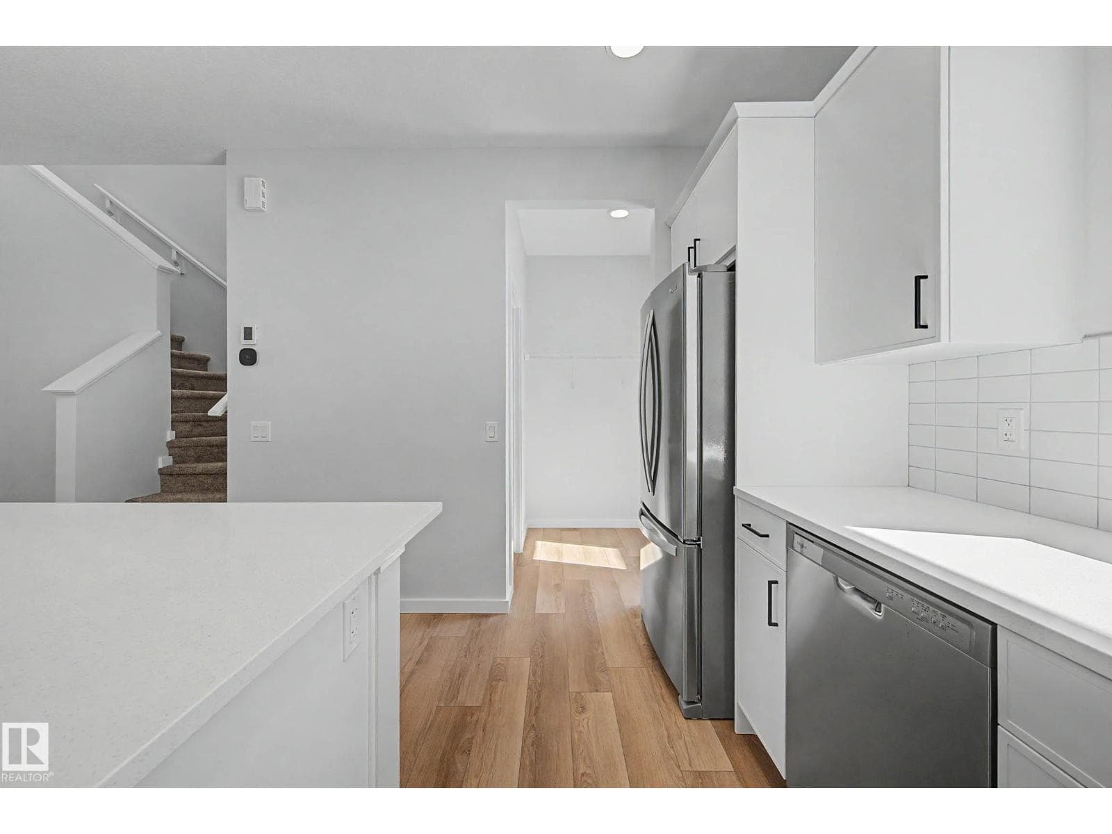 21203 25 AV NW photo 5