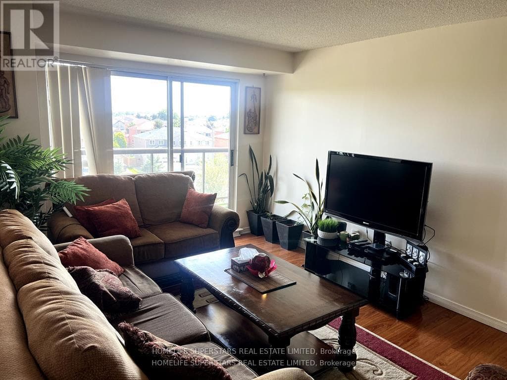 416 - 300 RAY LAWSON BOULEVARD photo 3