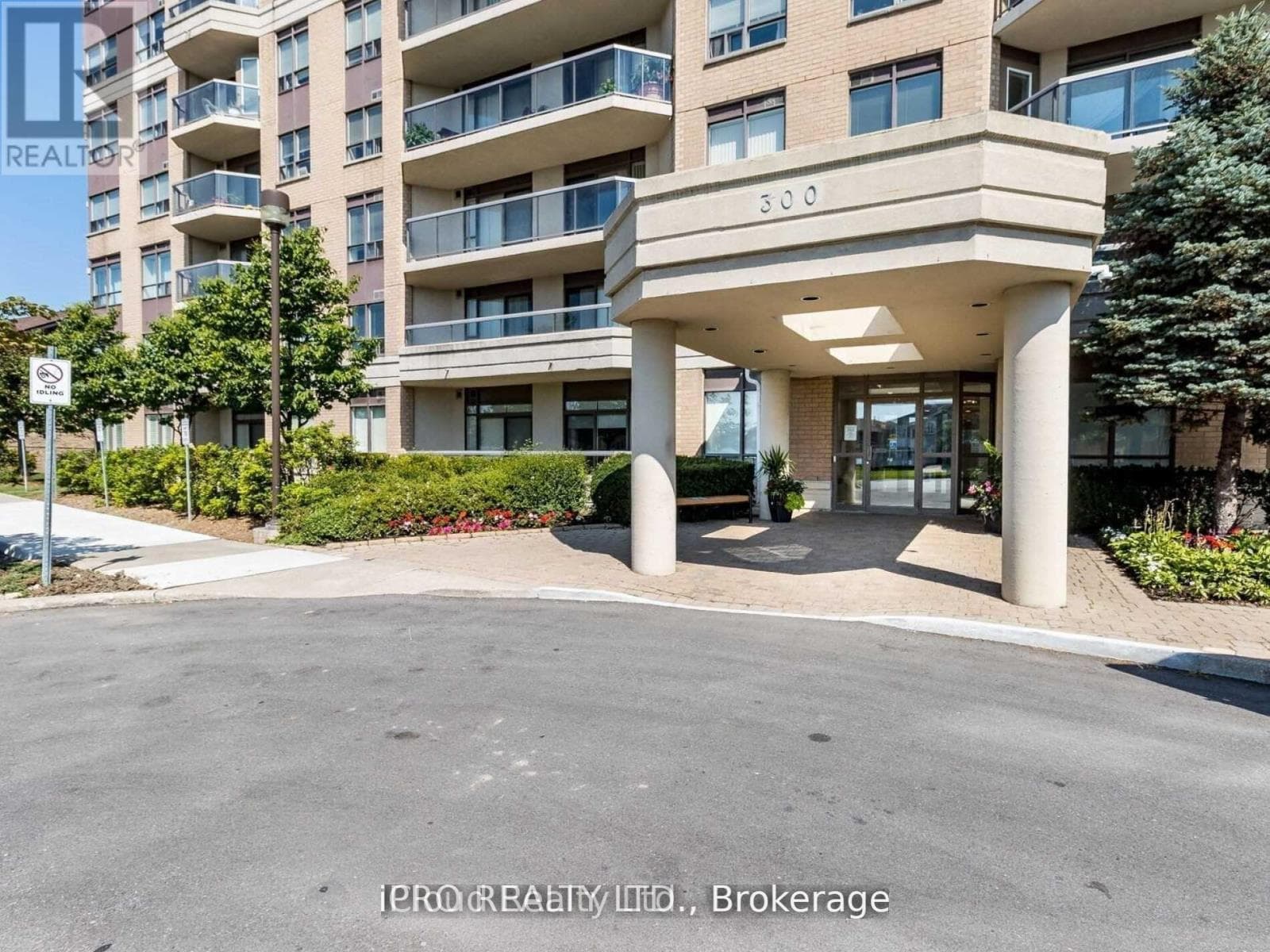 207 - 300 RAY LAWSON BOULEVARD photo 3