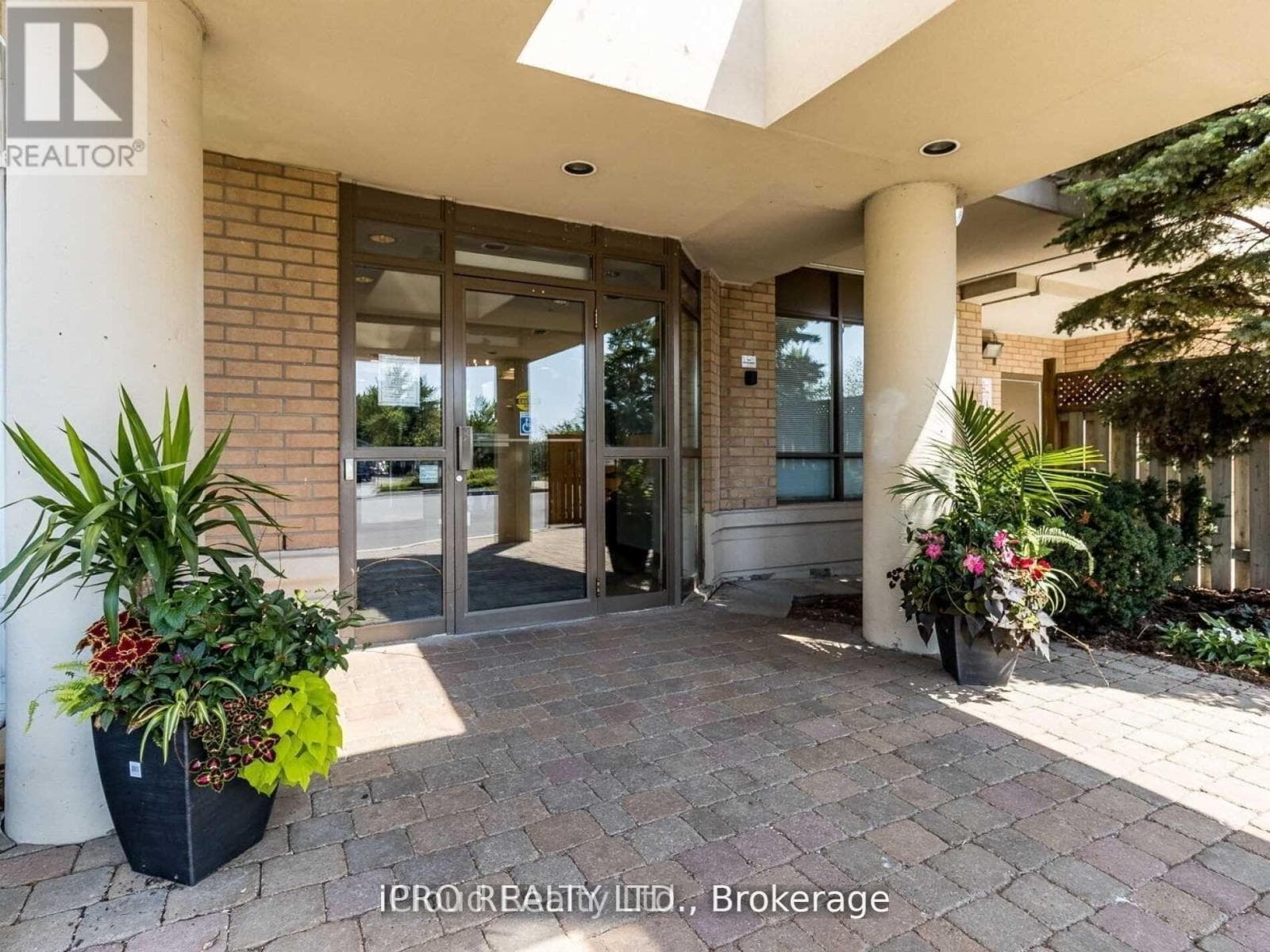 207 - 300 RAY LAWSON BOULEVARD photo 4