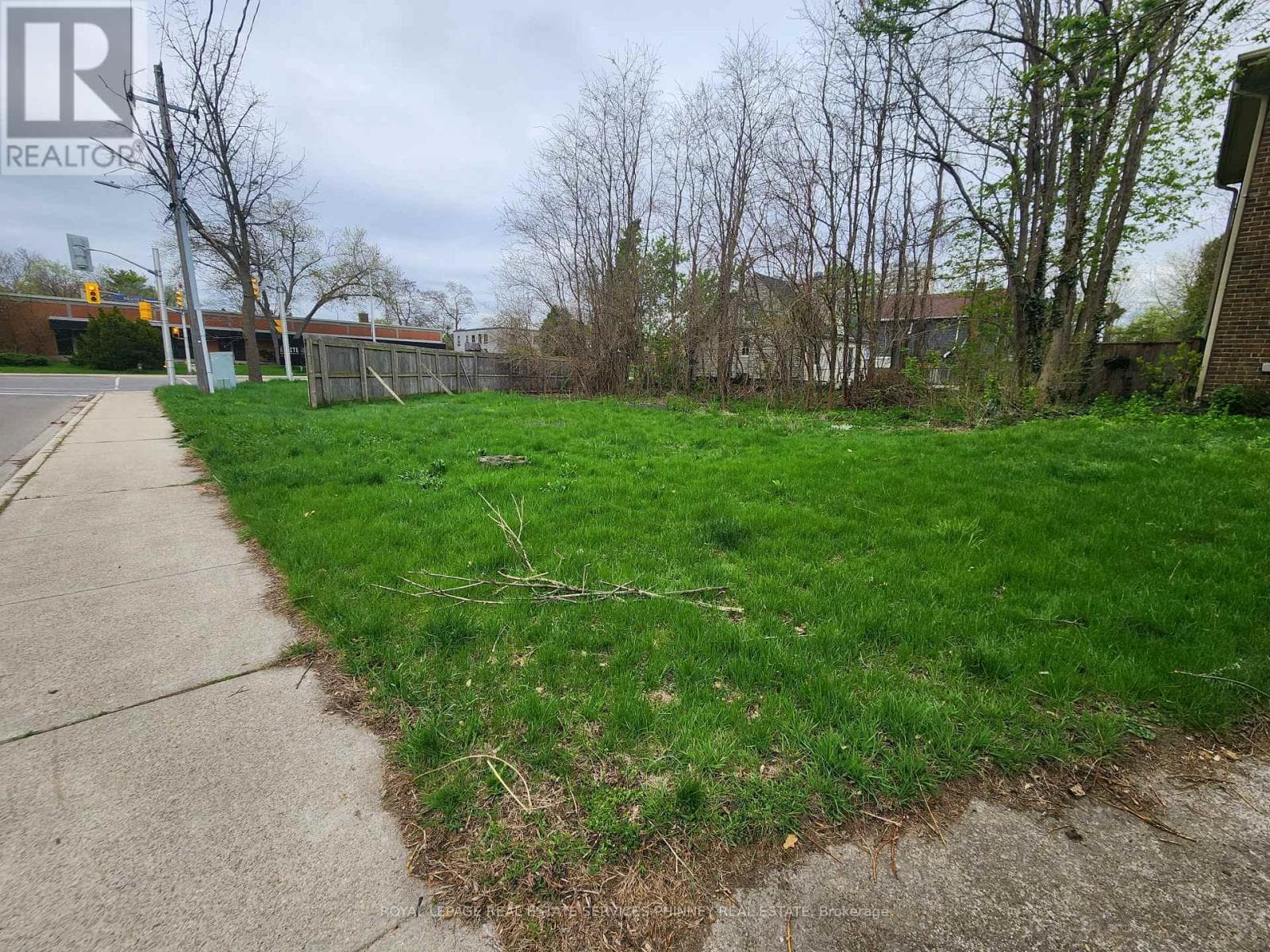 685 BRANT STREET photo 3