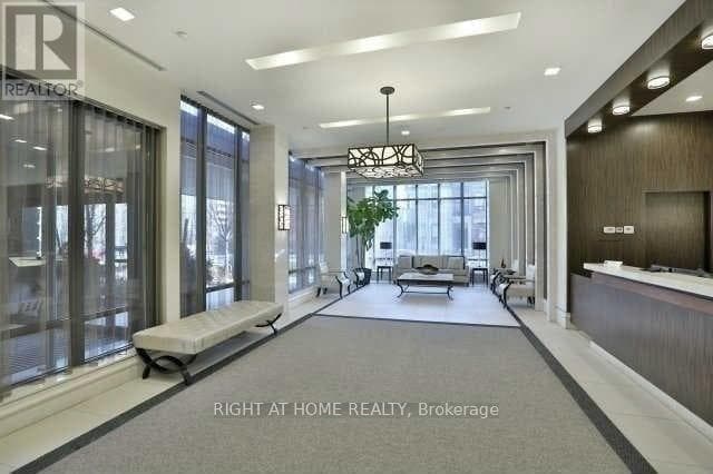 1405 - 28 LINDEN STREET photo 3