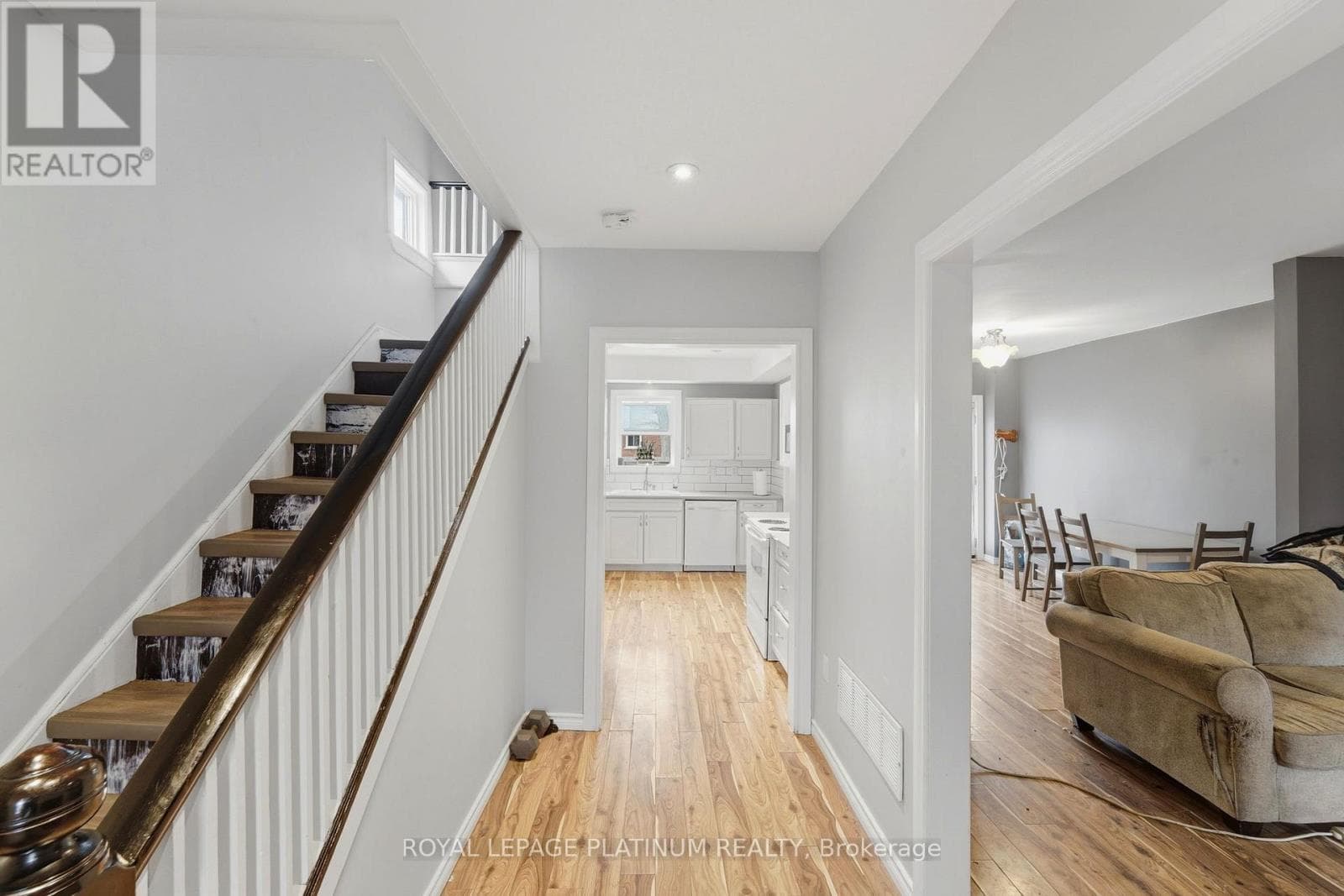 99 ROBINS AVENUE photo 4
