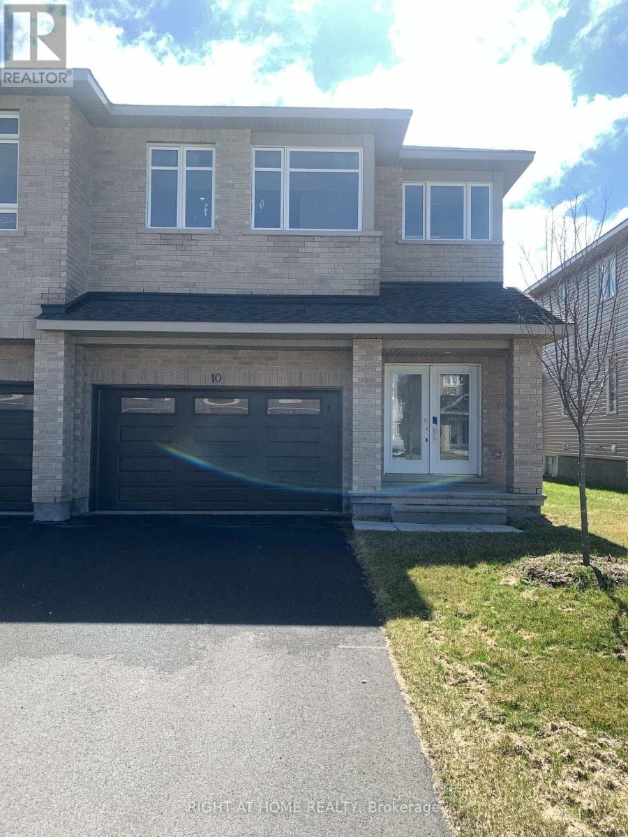 4 bed 3 bath single family at 10 WYLIE WAY — $699,000