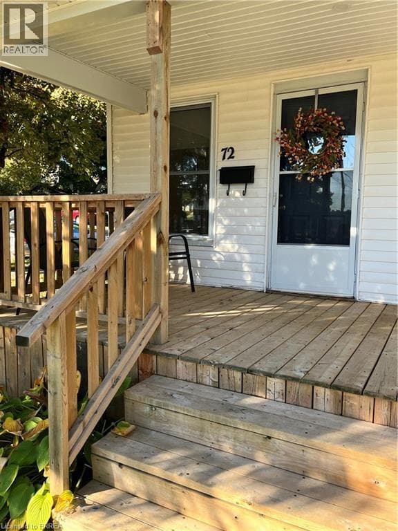 72 KING Lane photo 3