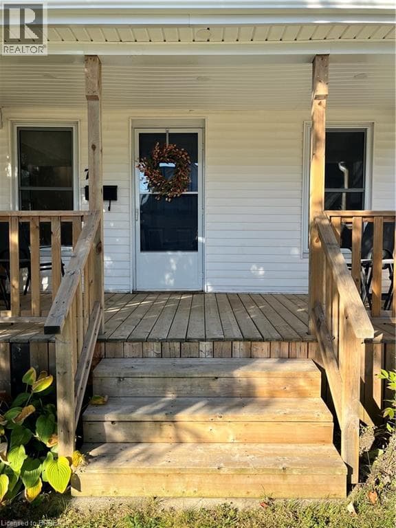 72 KING Lane photo 4