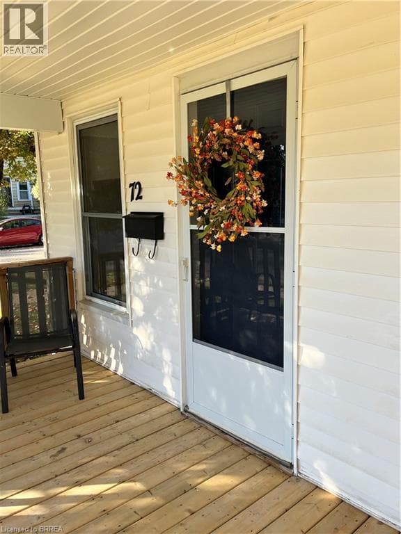 72 KING Lane photo 5