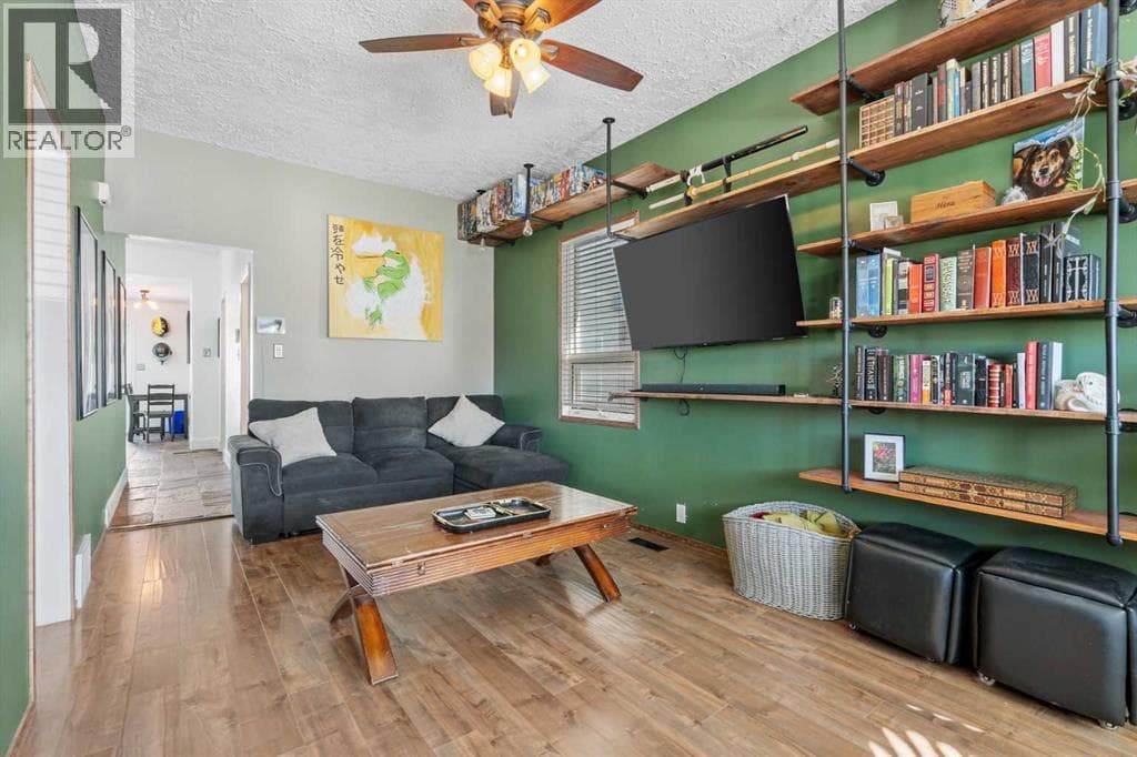 224 20 Avenue — photo 3
