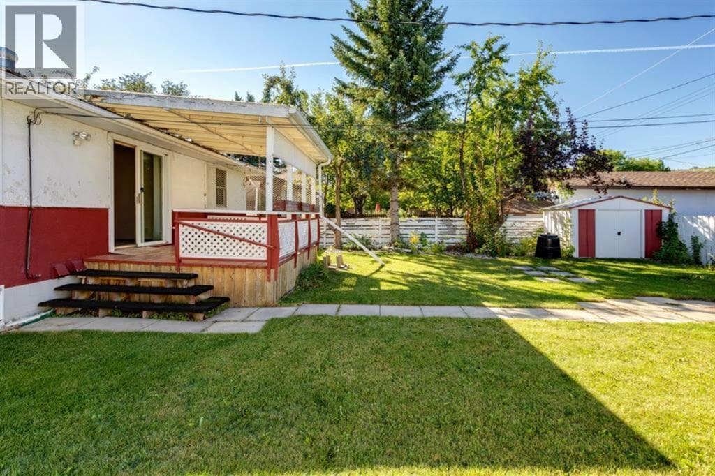 3915 73 Street NW photo 2