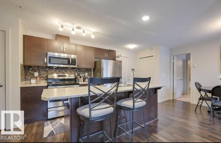 #207 5521 7 AV SW photo 2