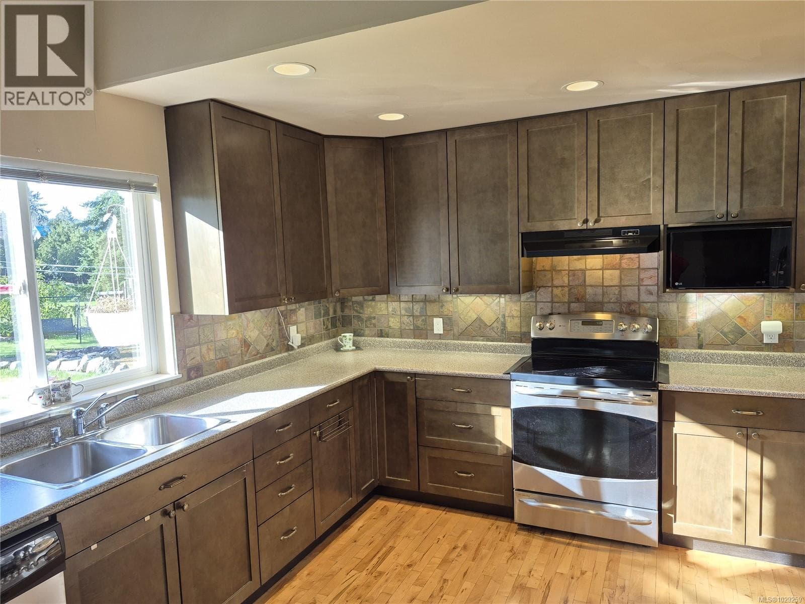 12270/12272 Chandler Rd photo 4