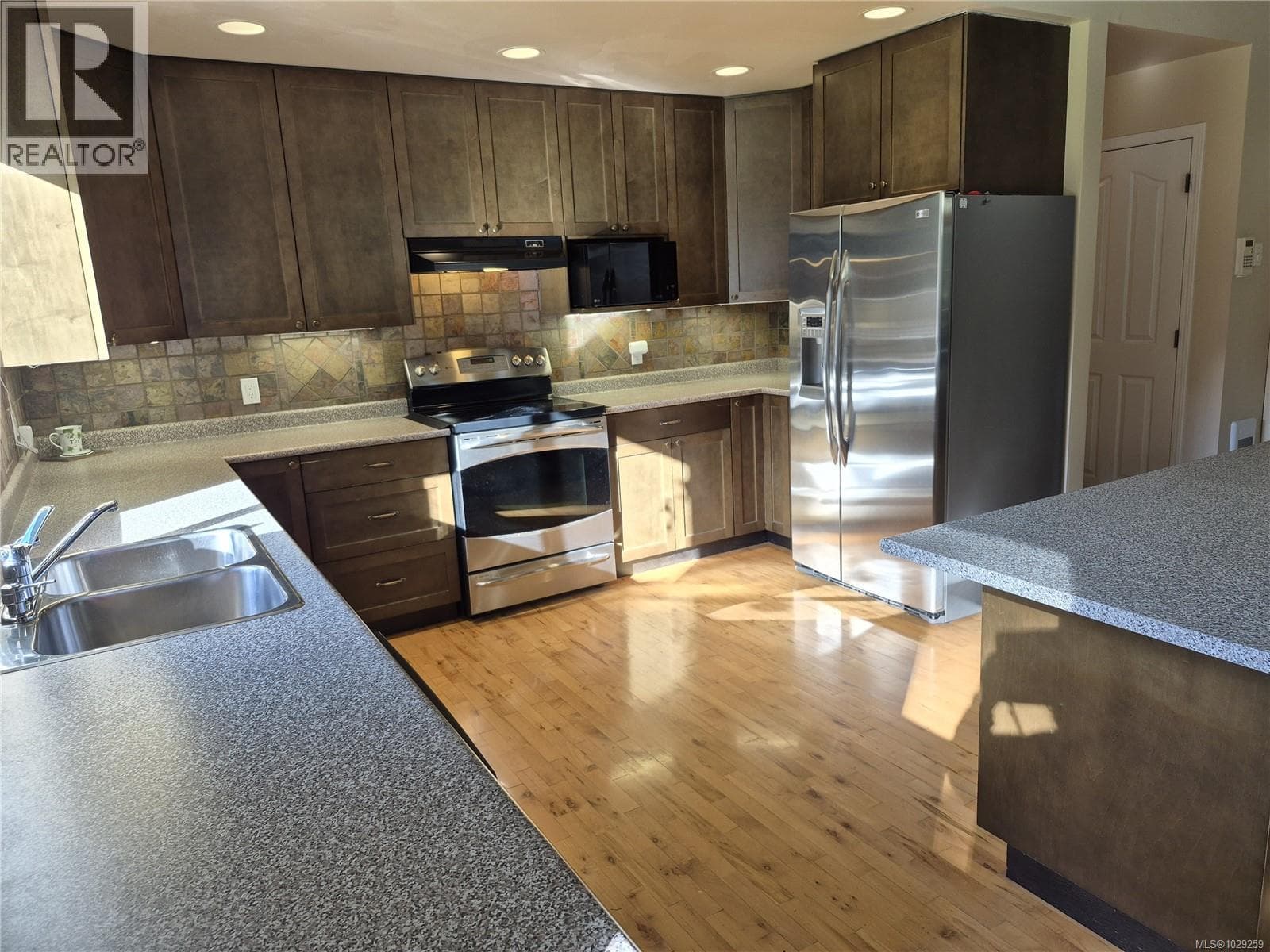 12270/12272 Chandler Rd photo 3