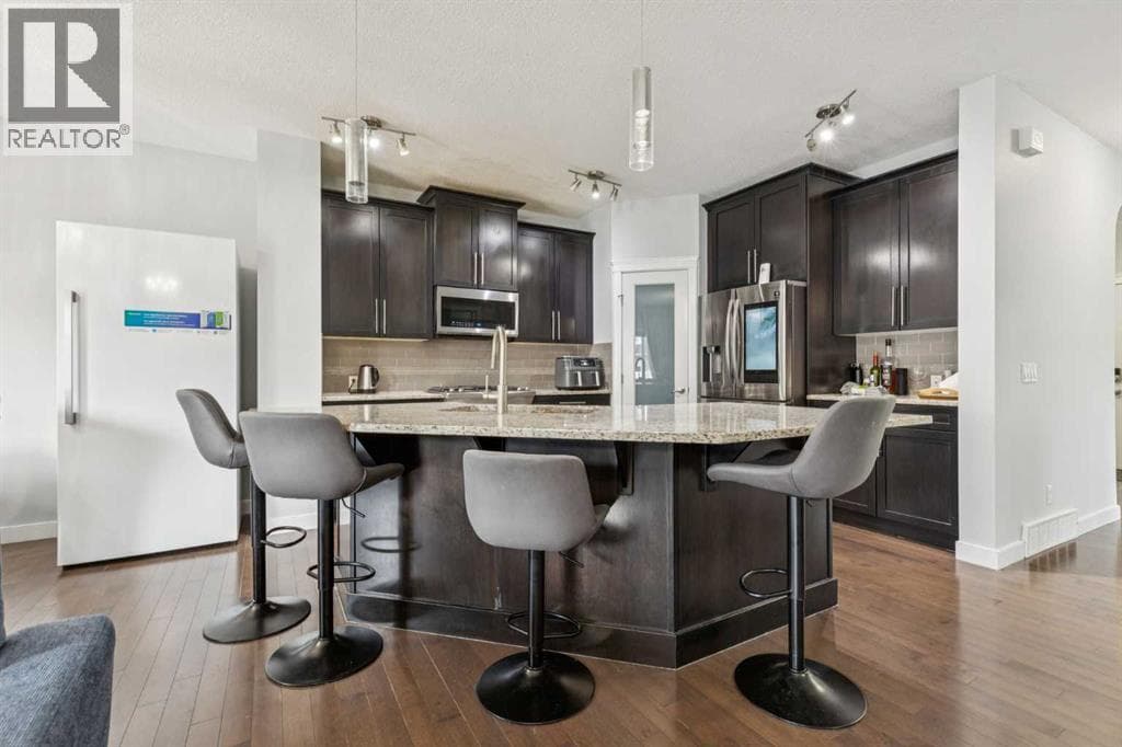 325 Evanspark Gardens NW photo 3