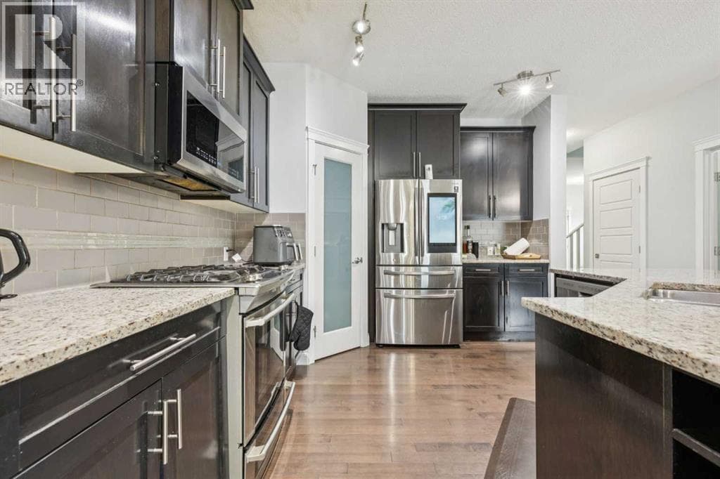 325 Evanspark Gardens NW photo 4