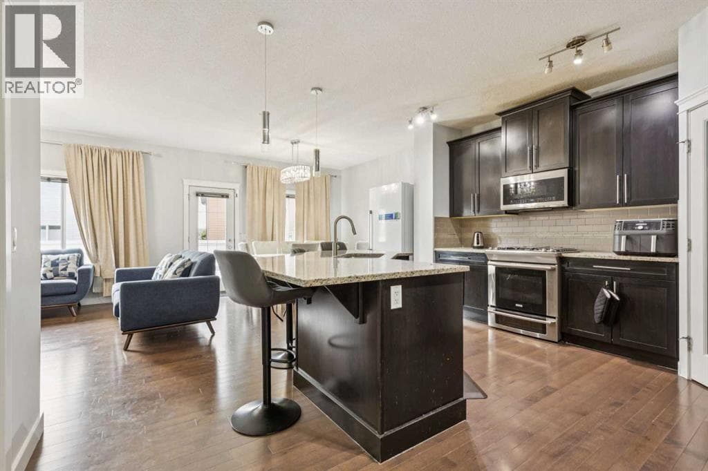 325 Evanspark Gardens NW photo 2