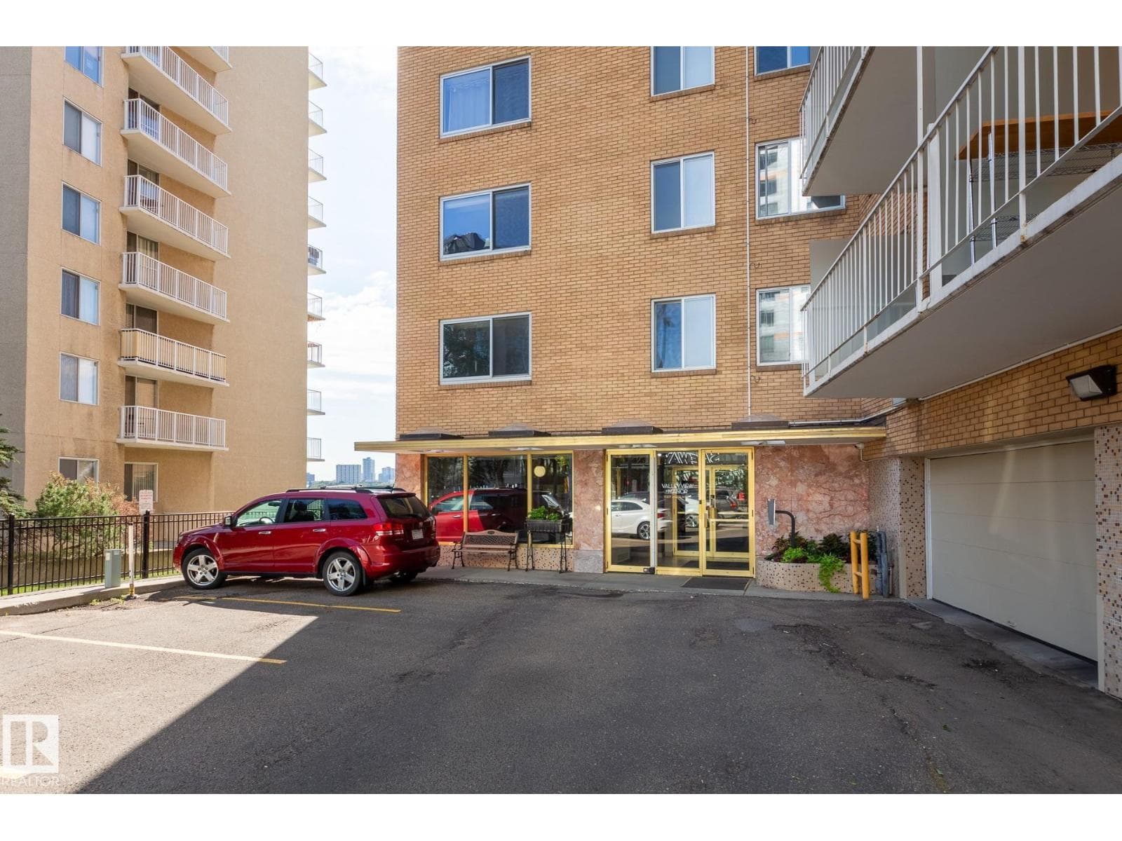 #207 12207 JASPER AV NW photo 3